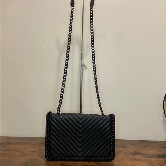 Aldo Elegant Black Quilted Crossbody Bag - Picture 10 of 14
